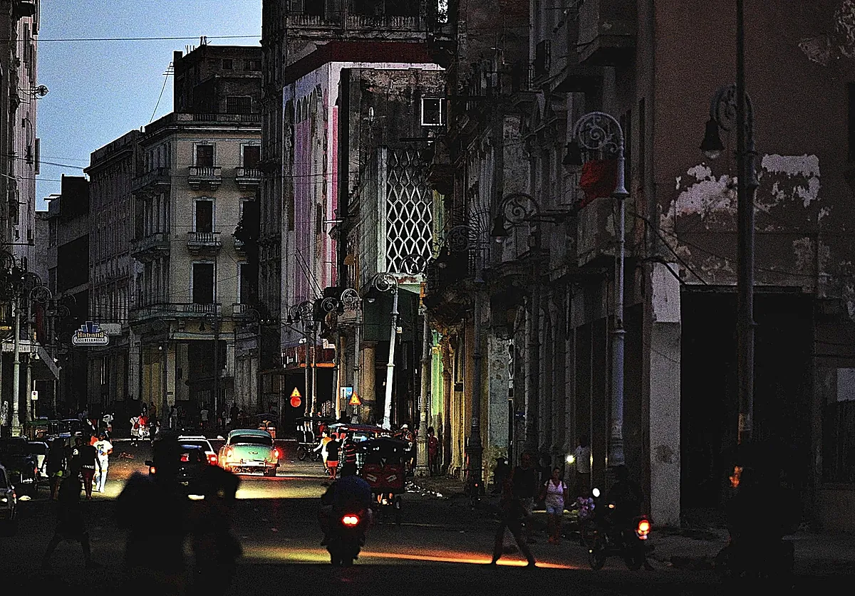 Cuba se asoma a un abismo sin fondo en medio de un apagón nacional