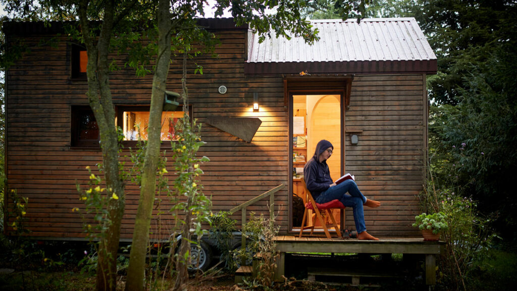 Dans cette cabane au cœur de la Bretagne, ils expérimentent la vie d’ermite : « J’ai redécouvert le silence »