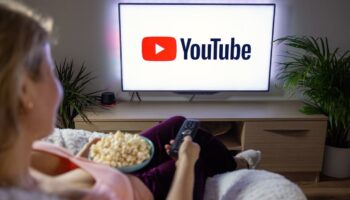 De YouTube à X, pourquoi les géants de la tech veulent faire main basse sur les écrans de télévision