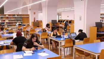 De bibliotecarios a administrativos: el Ayuntamiento de Sevilla convoca 73 plazas de empleo público