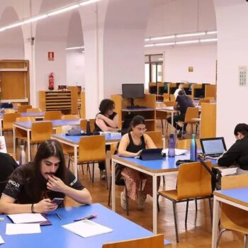 De bibliotecarios a administrativos: el Ayuntamiento de Sevilla convoca 73 plazas de empleo público