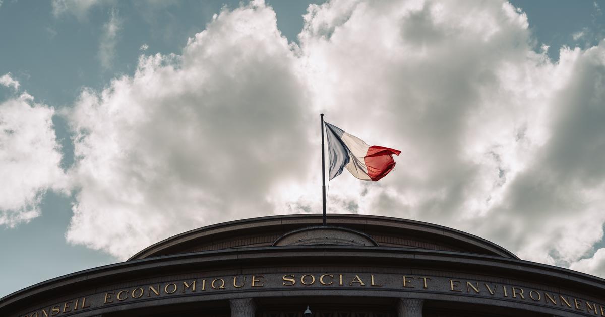 Des fauteuils dorés qui coûtent «un pognon de dingue»: les bonnes planques de la République