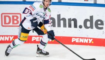 Nationalspieler Noebels steuerte zwei Tore zum Sieg der Eisbären in Ingolstadt bei. Foto: Matthias Balk/dpa