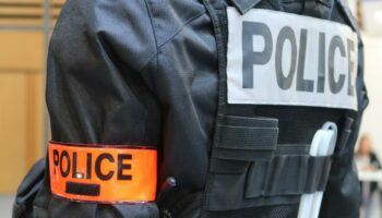 Deux policiers jugés à Paris pour avoir frappé un homme en garde à vue : prison avec sursis requis par le parquet