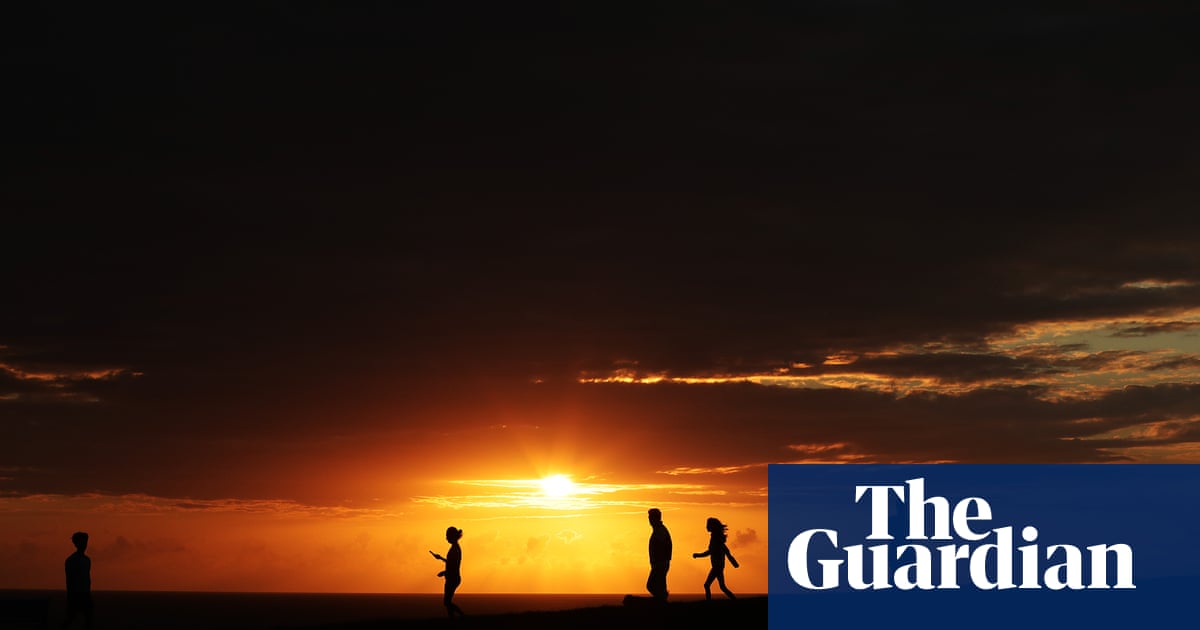 Dome of sweltering NT heat set to spread across vast swathes of Australia