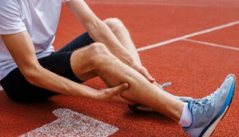 Easy stretches to prevent shin splints recommended by a PT