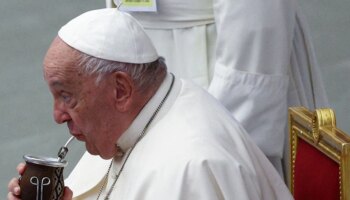 El Papa recibe en el Vaticano a un grupo de católicos que se definen como transexuales y no binarios