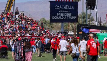 En Californie, les trumpistes bravent le désert de Coachella pour écouter Donald Trump