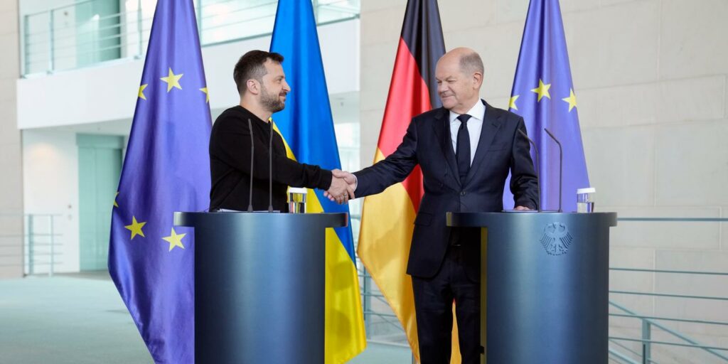 En direct, guerre en Ukraine :  « Nous n’accepterons pas de paix dictée par la Russie », assure Olaf Scholz à Volodymyr Zelensky