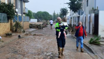 En direct, inondations en Espagne : à Paiporta, près de Valence, « des dizaines de gens ont sauvé des vies »