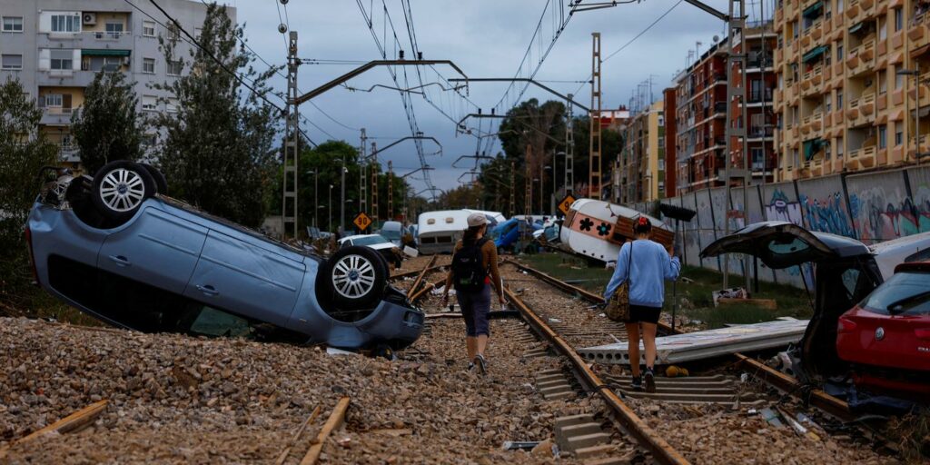 En direct, inondations en Espagne : au moins 158 morts et encore « des dizaines et des dizaines » de personnes portées disparues