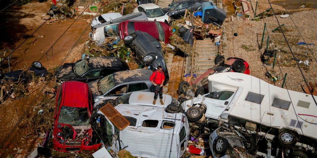 En direct, inondations en Espagne : au moins 158 morts, selon un nouveau bilan