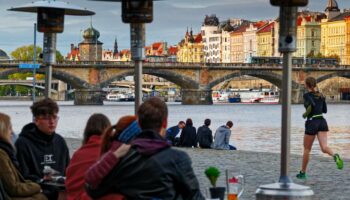 En quête de touristes «cultivés», Prague interdit les virées nocturnes dans ses bars