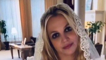 Españolas que se dieron el 'sí, quiero' a sí mismas antes que Britney Spears: «Lo hacemos por…»