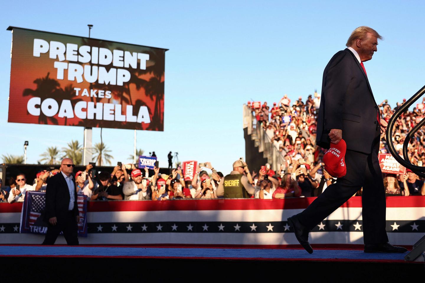 Etats-Unis : un homme arrêté avec des armes en marge d’un meeting de Donald Trump en Californie