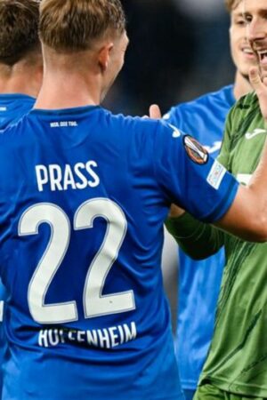 Beim FC Porto will sich Hoffenheim mit Torwart Oliver Baumann (r) schadlos halten. Foto: Uwe Anspach/dpa