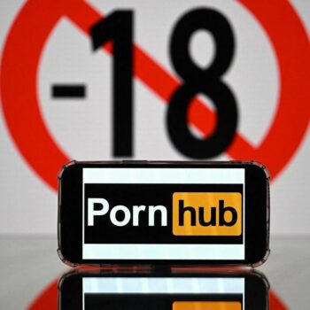 Filtrage des mineurs : pourquoi les gros sites pornos comme Pornhub et YouPorn échappent au blocage