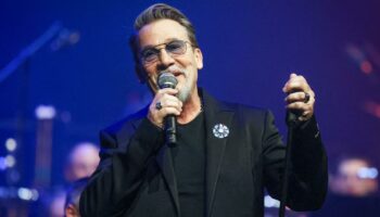 Florent Pagny chante pour la libération du défenseur des baleines, Paul Watson