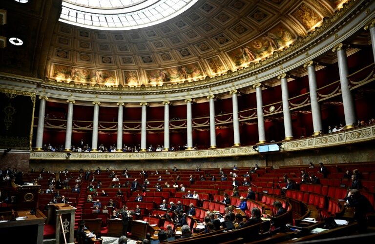 France: La gauche et les macronistes veulent accélérer les débats sur le budget