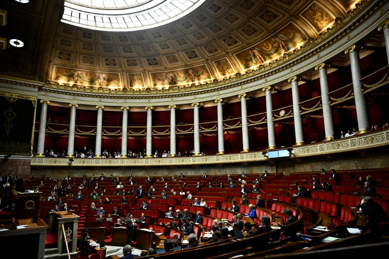 France: La gauche et les macronistes veulent accélérer les débats sur le budget