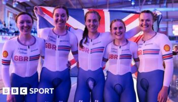 Katie Archibald, Megan Barker, Josie Knight, Anna Morris, Jessica Roberts hold up a Great British flag