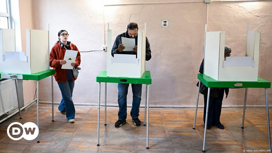 Georgia election: Exit polls give conflicting forecasts