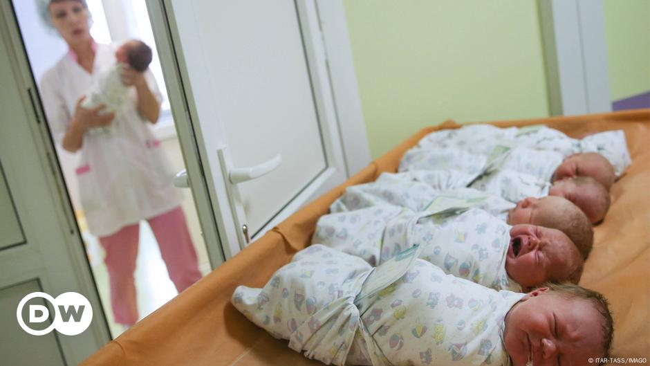 German birth rate drops rapidly, new report says