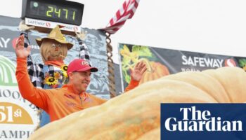 Good gourd! Minnesota teacher clinches pumpkin weigh-off with 2,471-lb winner