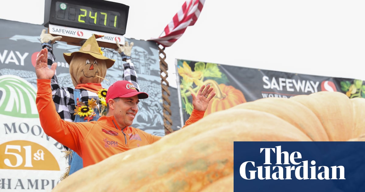 Good gourd! Minnesota teacher clinches pumpkin weigh-off with 2,471-lb winner