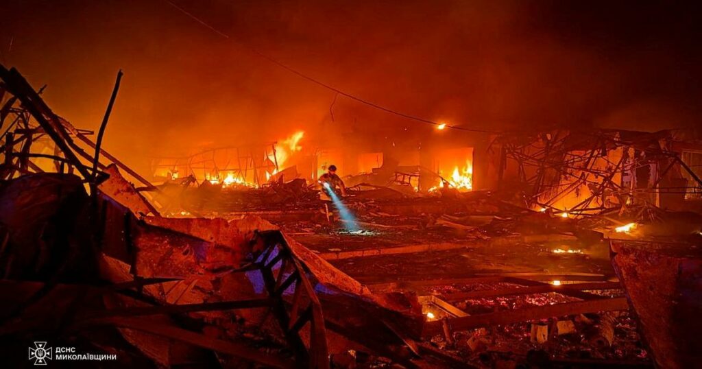 Guerre en Ukraine: un mort et 16 blessés lors de frappes russes nocturnes sur Mykolaïv