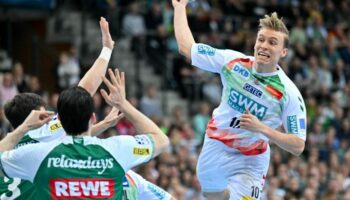 Auf Magdeburgs Gisli Kristjánsson (r) kam es auch im erneuten Ost-Derby gegen Leipzig drauf an. Foto: Hendrik Schmidt/dpa