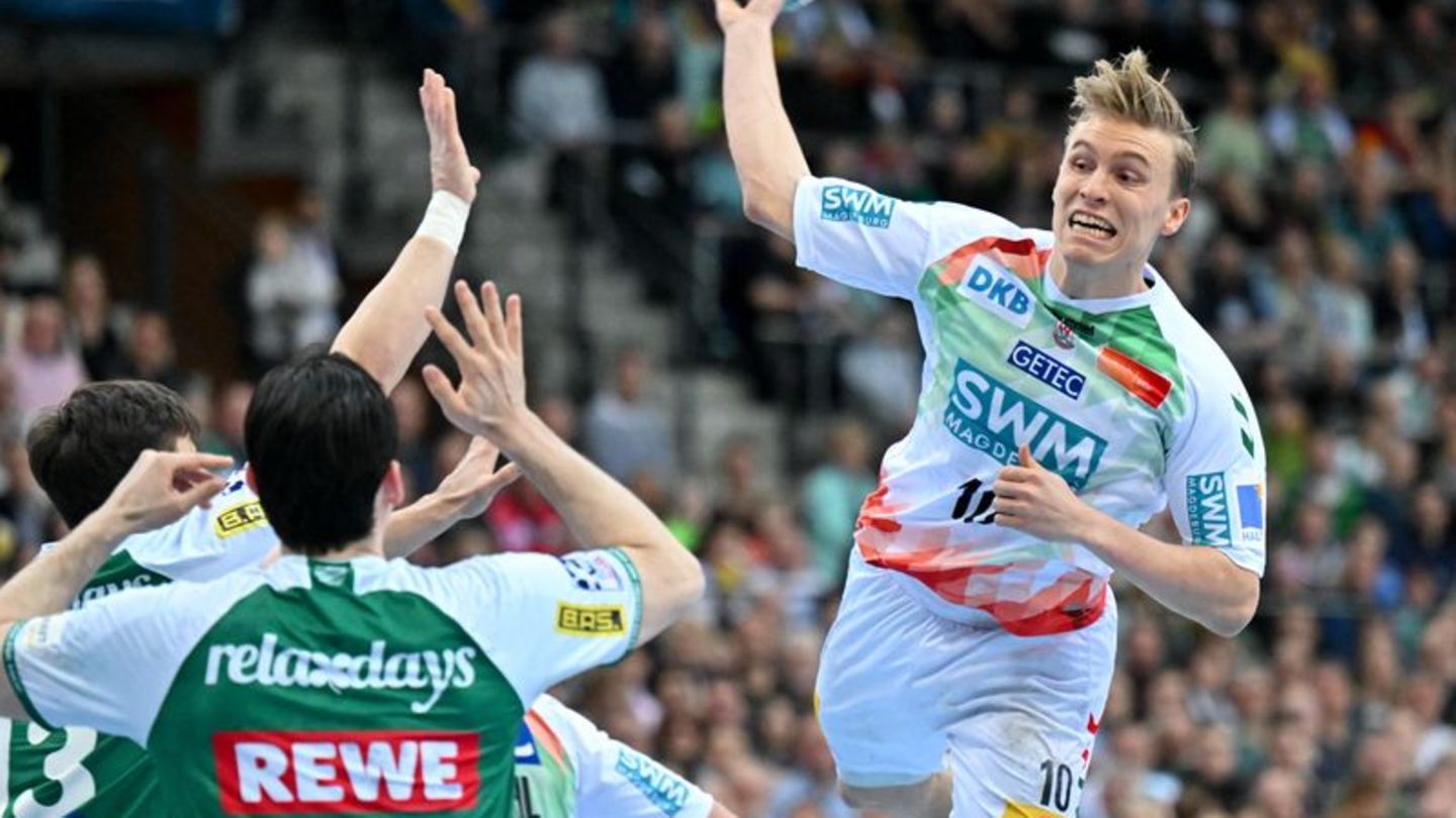 Auf Magdeburgs Gisli Kristjánsson (r) kam es auch im erneuten Ost-Derby gegen Leipzig drauf an. Foto: Hendrik Schmidt/dpa