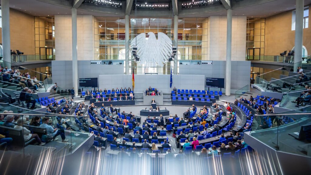 Härtere Regeln: Bundestag beschließt Sicherheitspaket zur Migration