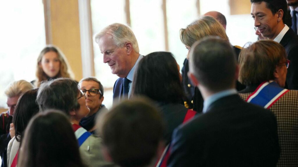 Hommage à Samuel Paty et Dominique Bernard : le Premier ministre au collège de Conflans pour la minute de silence