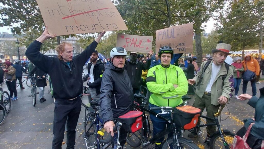 Hommage au cycliste tué à Paris : « On est tous Paul, l’agressivité et le danger c’est le quotidien à vélo »