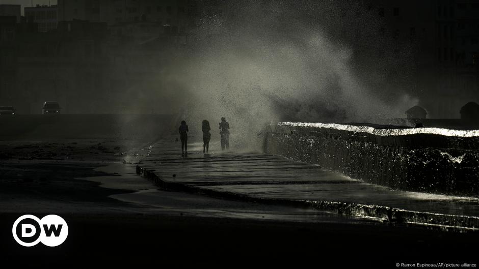 Hurricane Oscar leaves 6 dead in Cuba