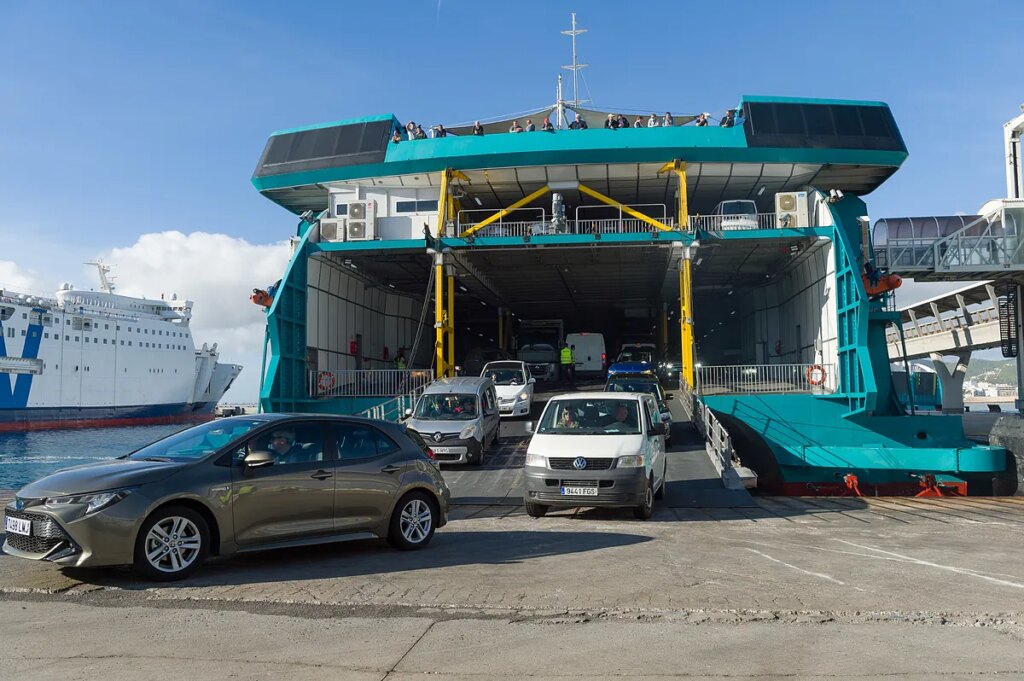 Ibiza limitará la entrada de coches a la Isla y pondrá un cupo anual a coches de alquiler y caravanas