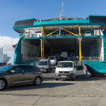 Ibiza limitará la entrada de coches a la Isla y pondrá un cupo anual a coches de alquiler y caravanas