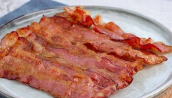 'I'm a chef and this is the best way to cook crispiest ever bacon - using no oil'