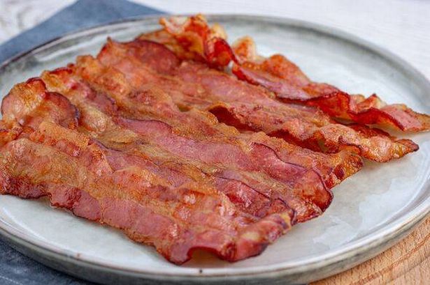 'I'm a chef and this is the best way to cook crispiest ever bacon - using no oil'