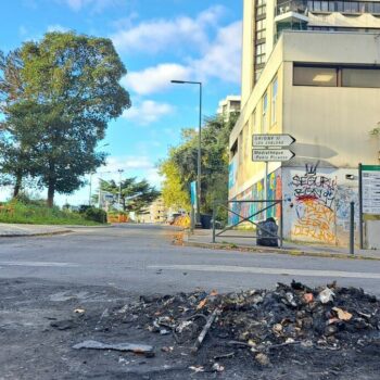 Incendies, cocktails Molotov, plaque d’égout jetée d’une fenêtre : tensions à Grigny, 7 ados interpellés