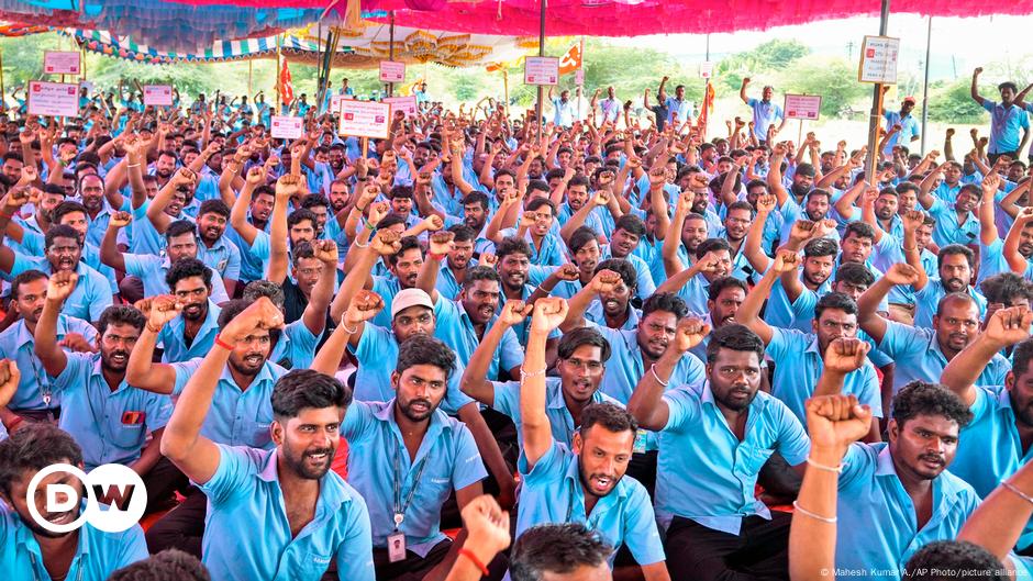 India: Police detain 600 striking Samsung workers at protest