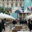 JO 2024 : à Paris, les fans rallument la flamme lors de la grande braderie