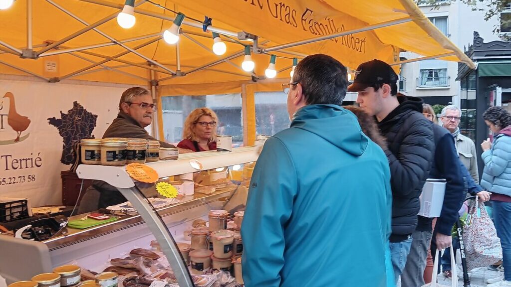 « J’ai désormais une clientèle d’habitués » : à Boulogne-Billancourt, les producteurs du Sud-Ouest font le plein