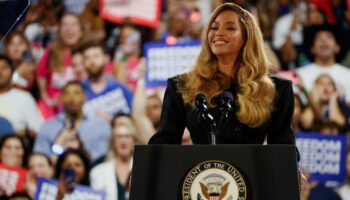 «Je suis ici en tant que mère» : au Texas, Beyoncé chante son soutien à Kamala Harris