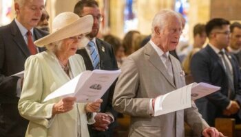 King Charles' first full day on Australian tour - from poignant act to impromptu walkabout and anti-monarchy protest