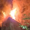 Kirche in Bremerhaven: Aufnahmen zeigen Brand in historischem Kirchturm