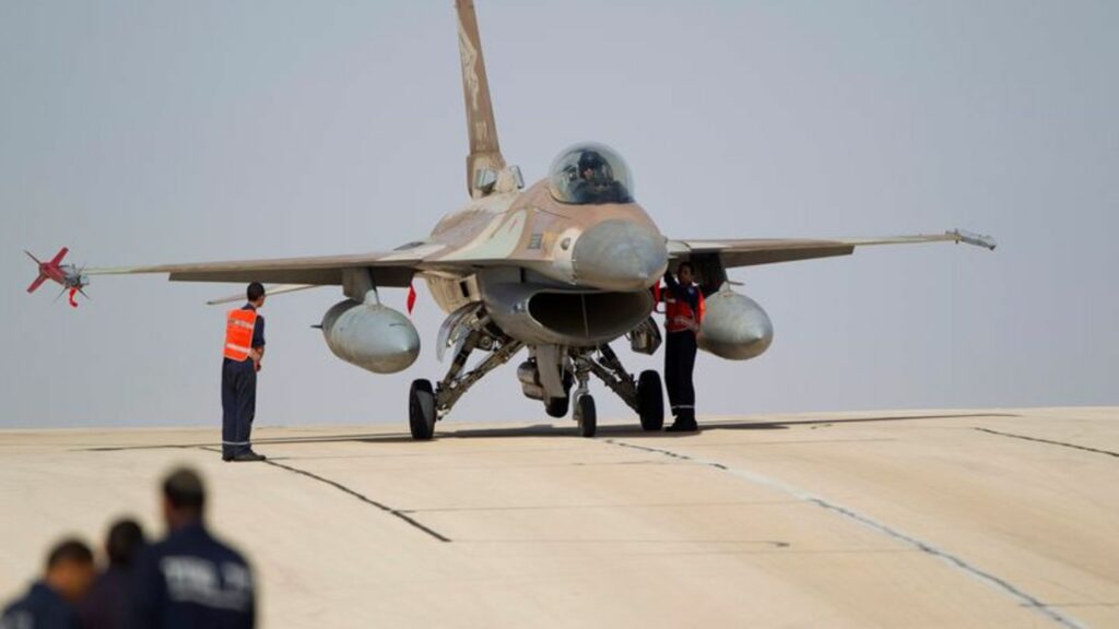 Israel startet seinen Vergeltungsschlag. (Archivbild) Foto: Ariel Schalit/AP/dpa