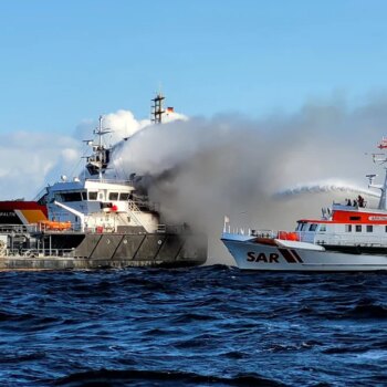 Kühlungsborn : Brennender Öltanker erreicht Rostocker Hafen