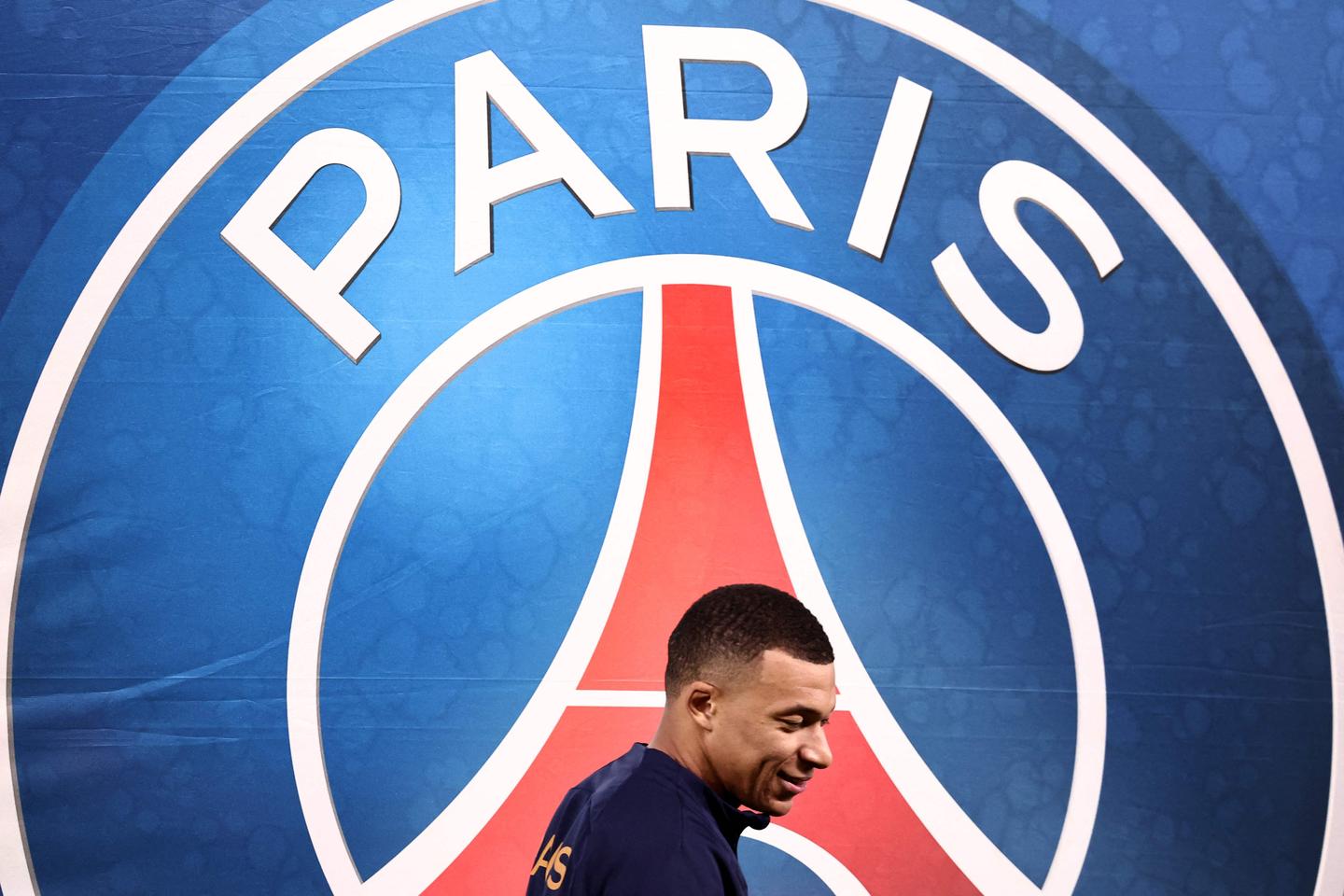 Kylian Mbappé et le PSG : la LFP ordonne le paiement de 55 millions d’euros par le club, qui fait appel